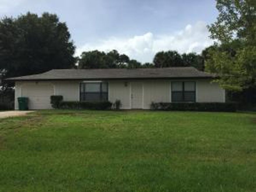 Located in Lakewood Park community. This 2 bedroom, 2 bath home with 1 car garage also has a  12x18 family room and large 12x24 screened porch. Wood laminate flooring throughout main living areas, carpeted bedrooms. Move in ready all for under $100,000!