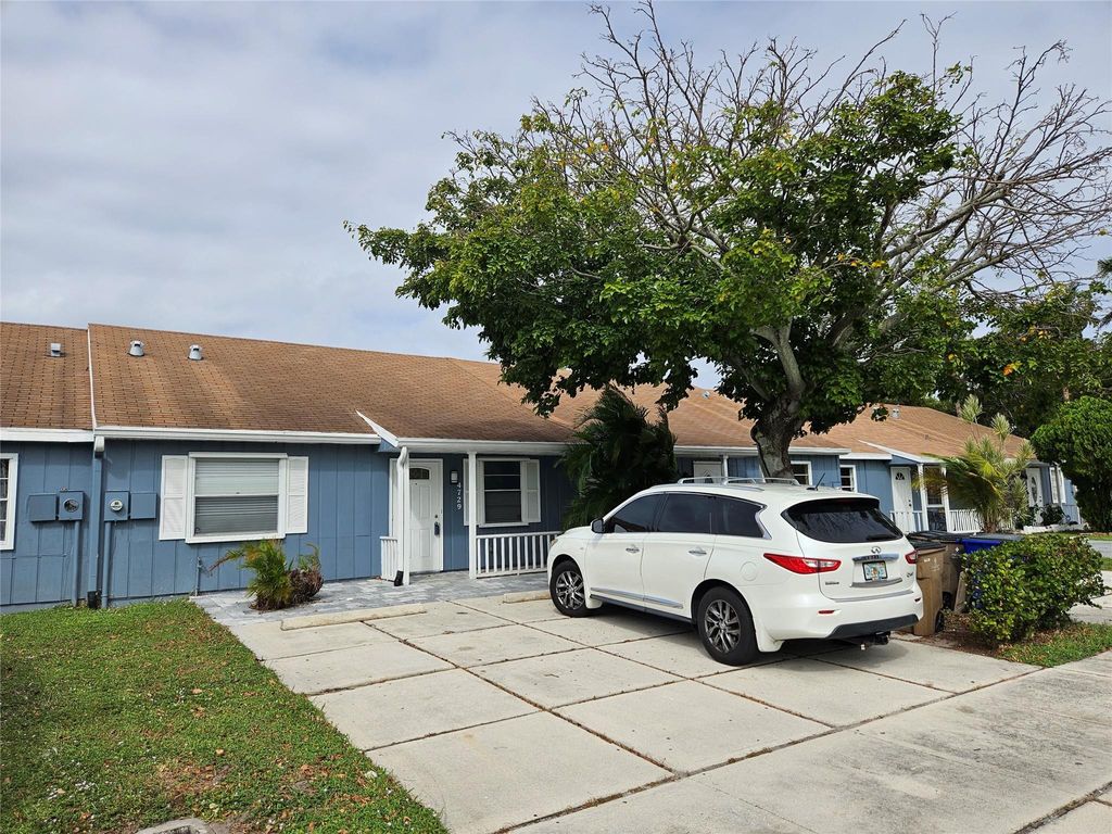 Photo of 4729 NW 4th Terrace, Deerfield Beach, FL 33064 (MLS # F10535006)
