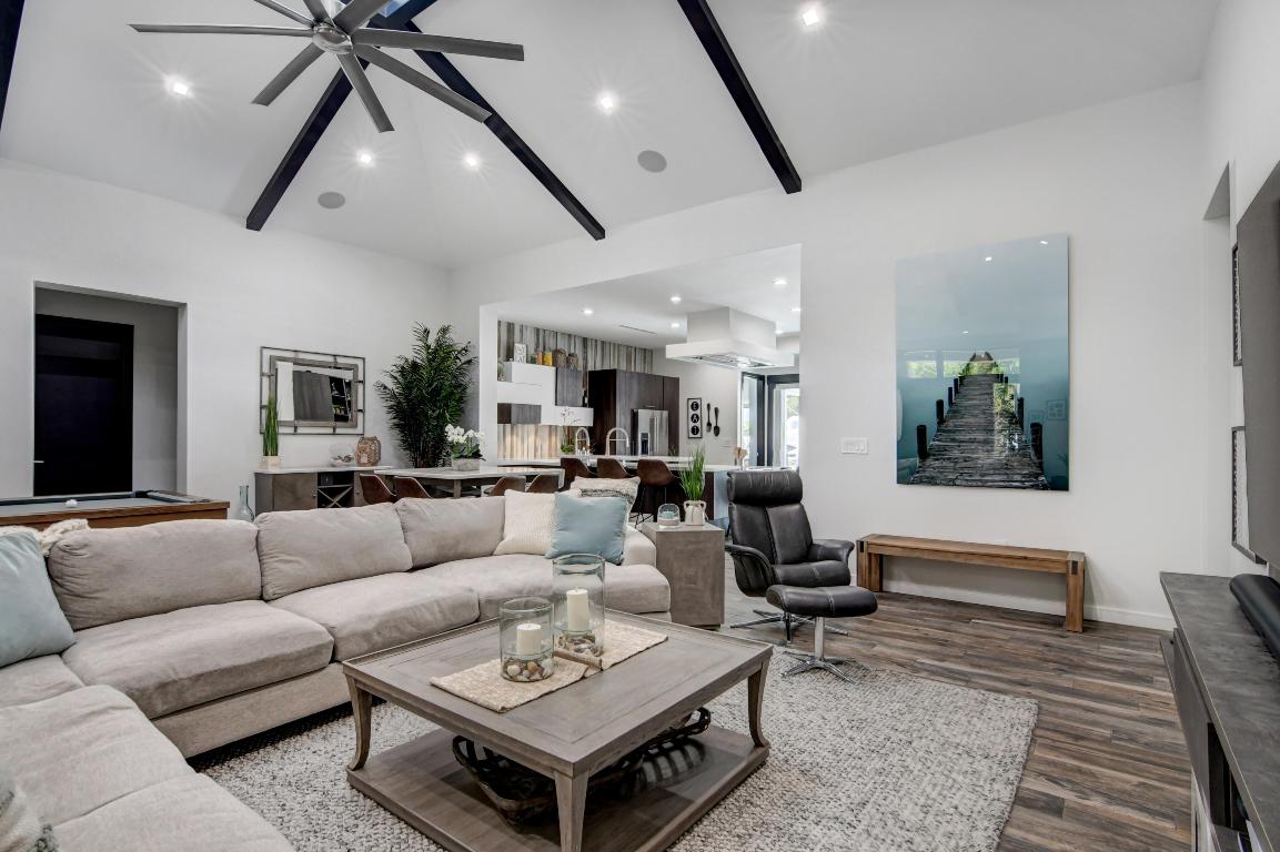 SEVEN ISLES - Residential