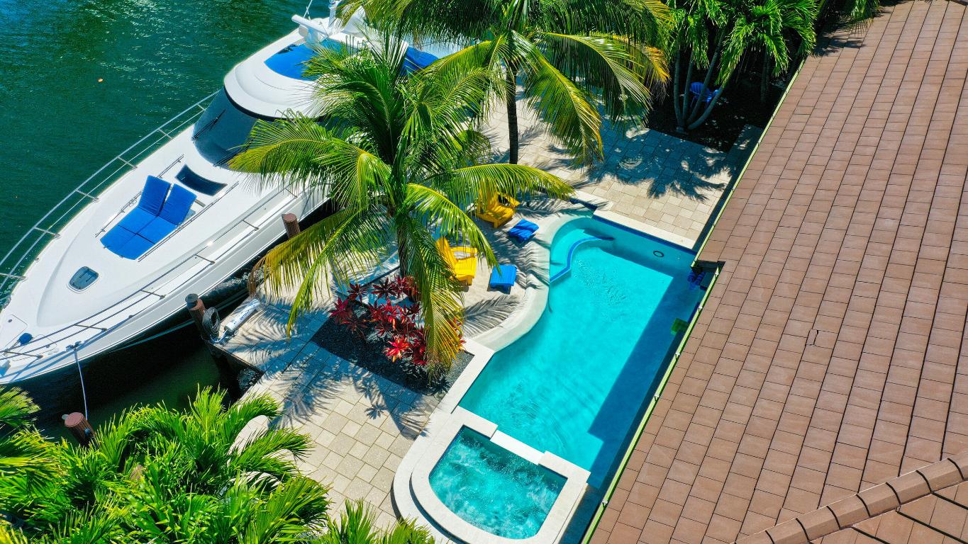 SEVEN ISLES - Residential