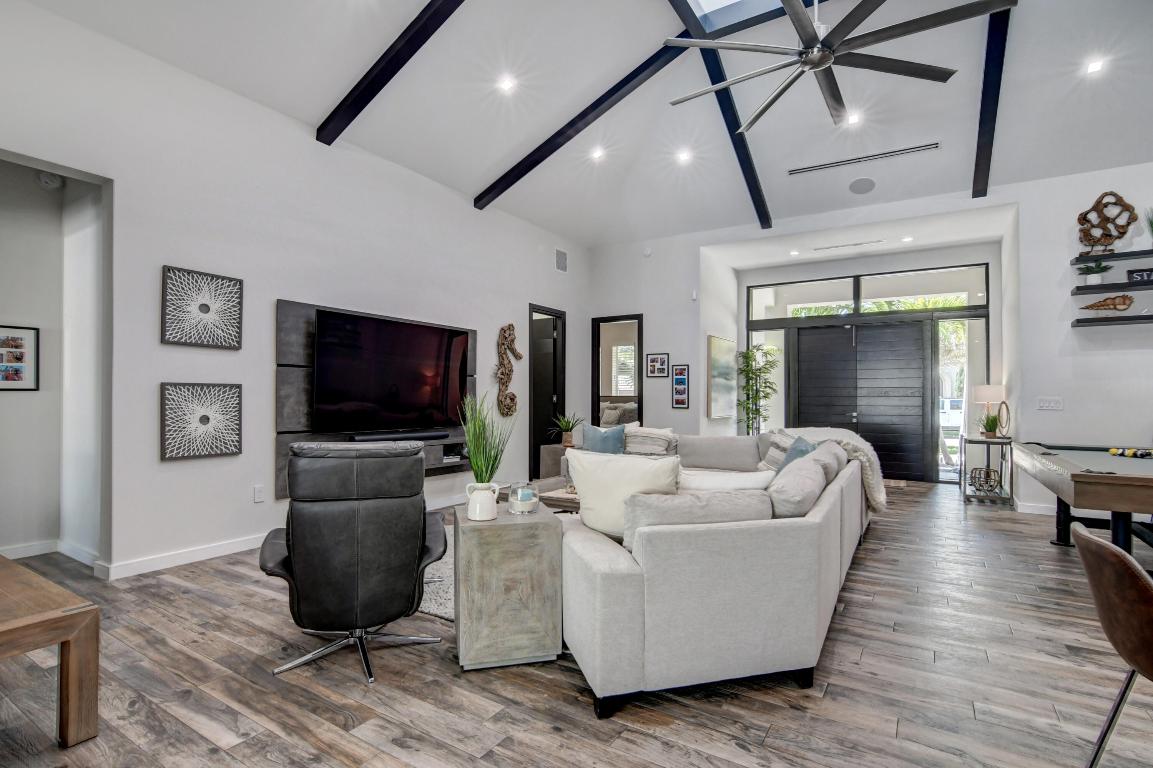 SEVEN ISLES - Residential