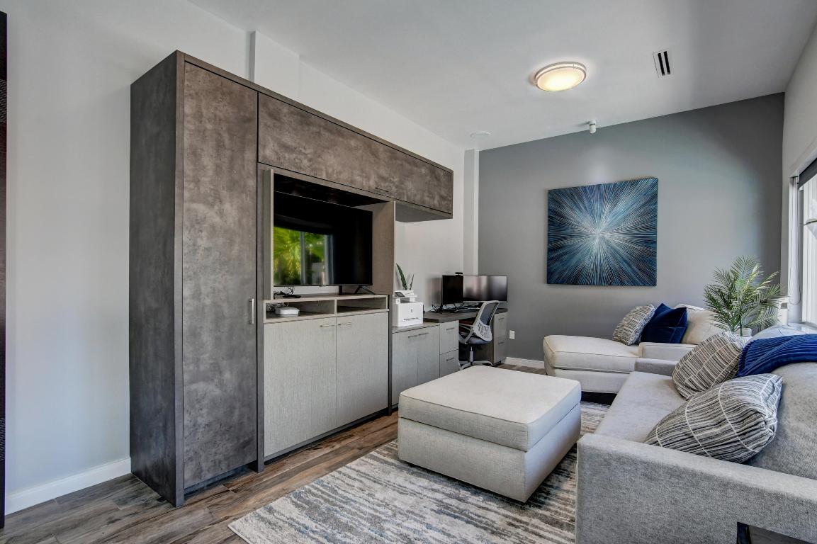 SEVEN ISLES - Residential