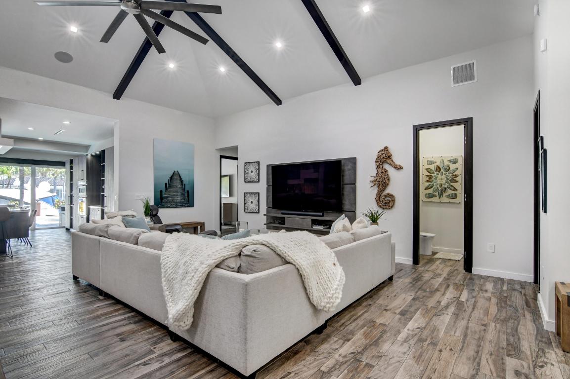 SEVEN ISLES - Residential