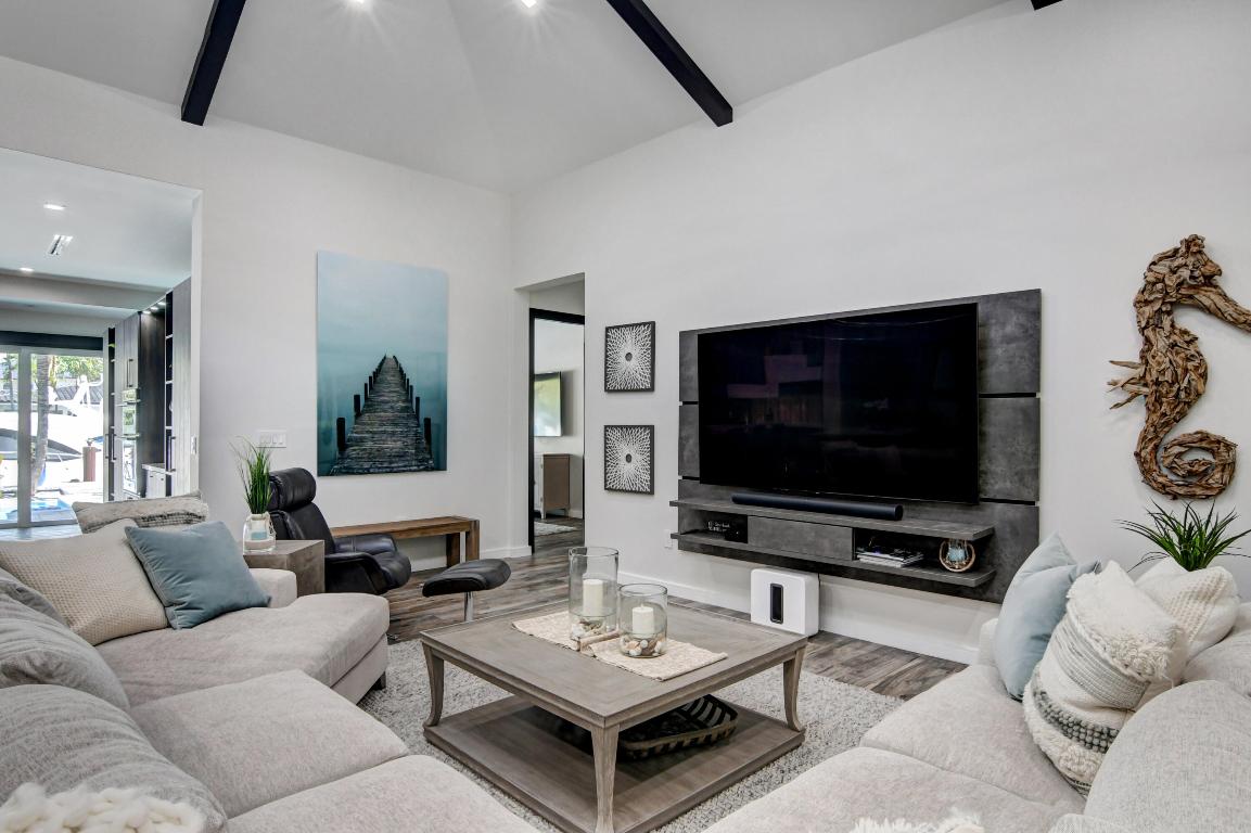 SEVEN ISLES - Residential