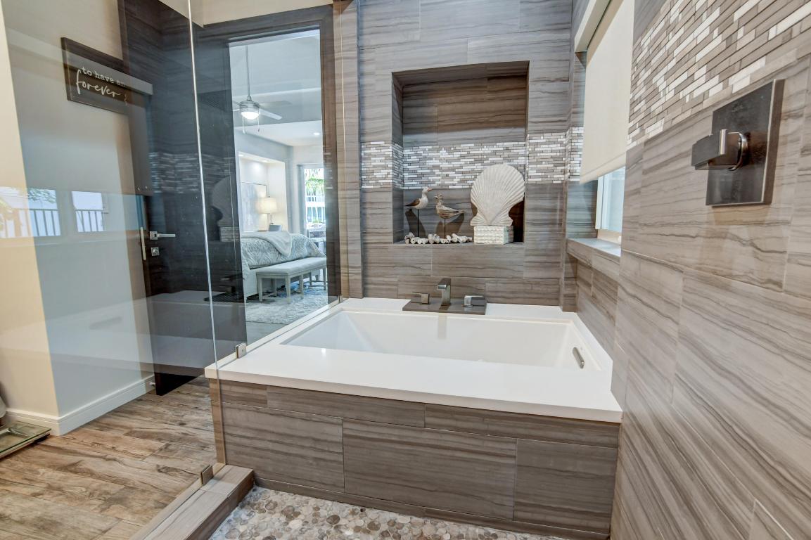 SEVEN ISLES - Residential