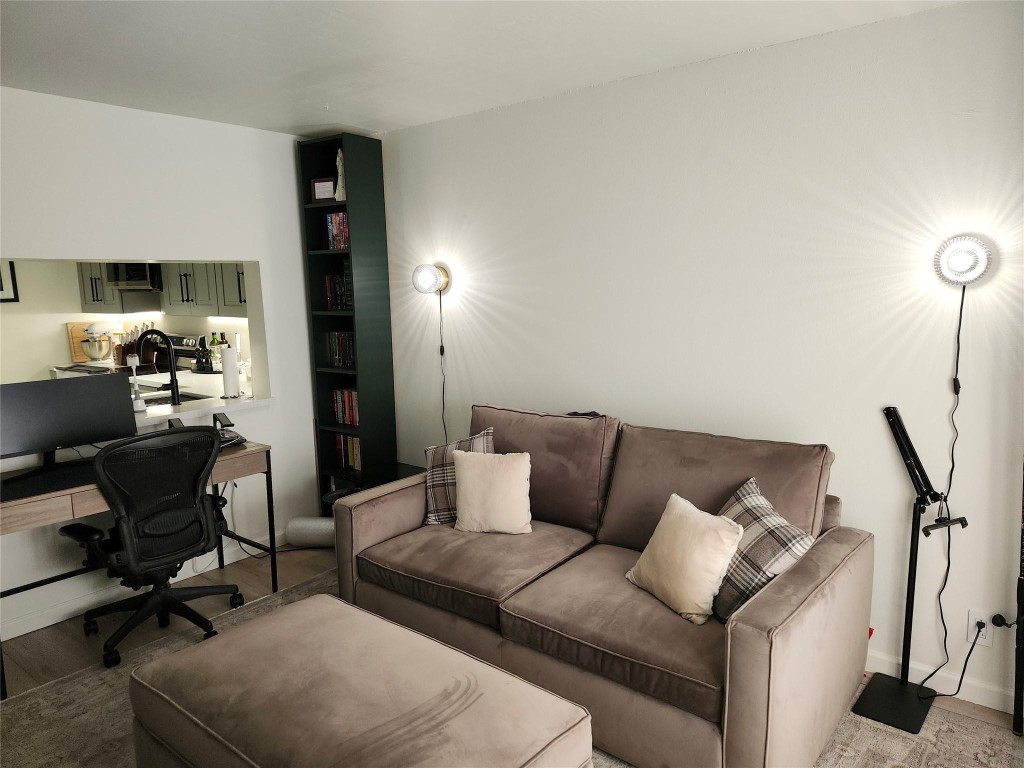 WINDING LAKE - Residential Lease