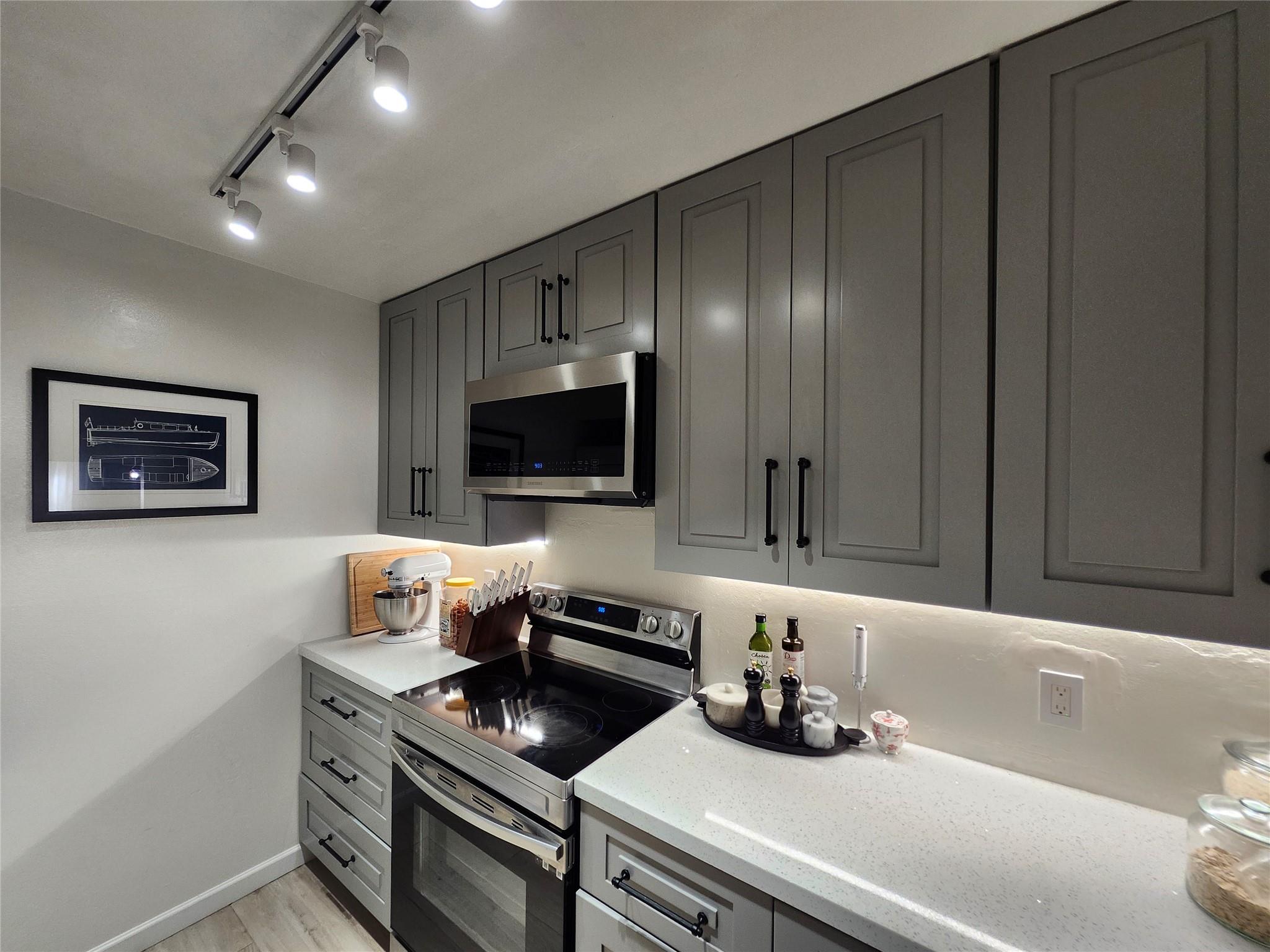 WINDING LAKE - Residential Lease