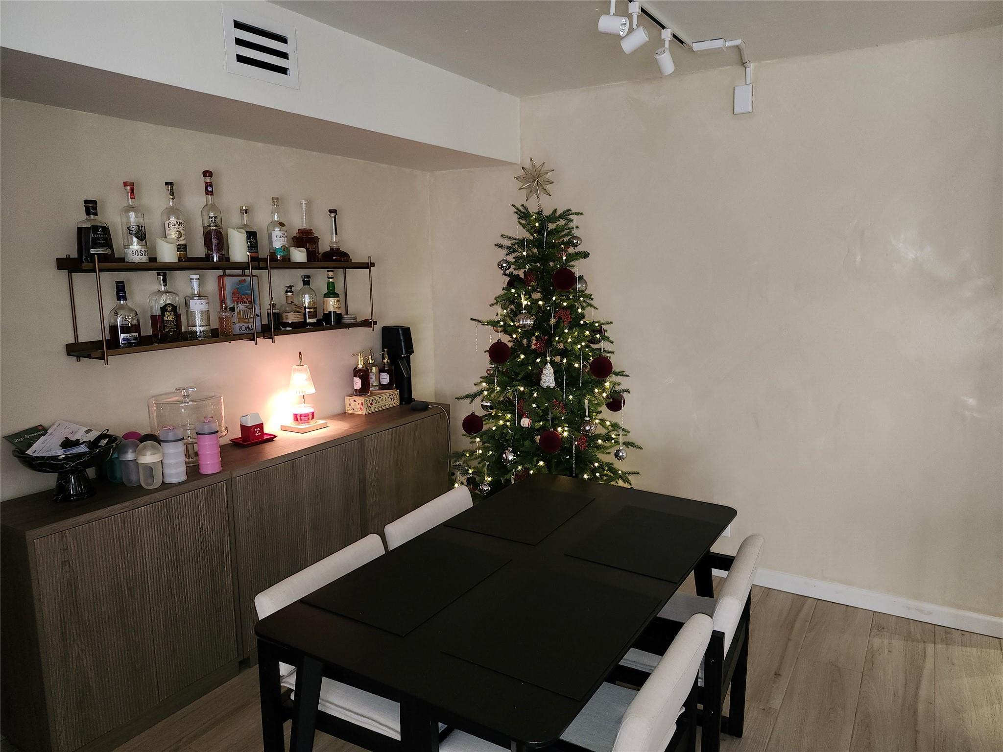 WINDING LAKE - Residential Lease