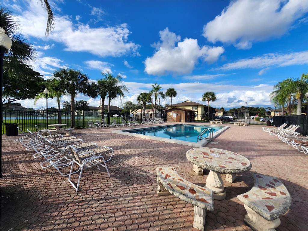 WINDING LAKE - Residential Lease