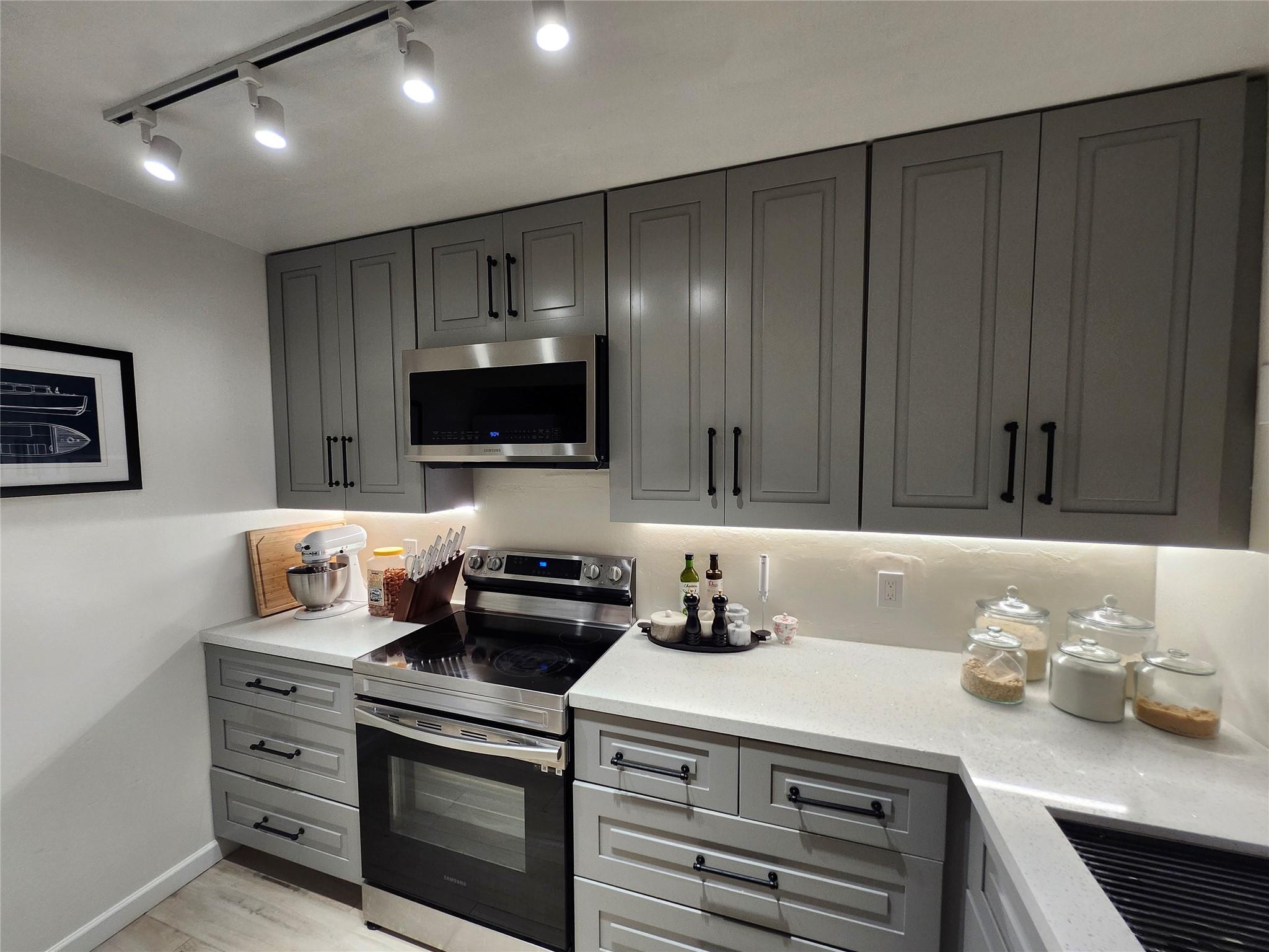 WINDING LAKE - Residential Lease