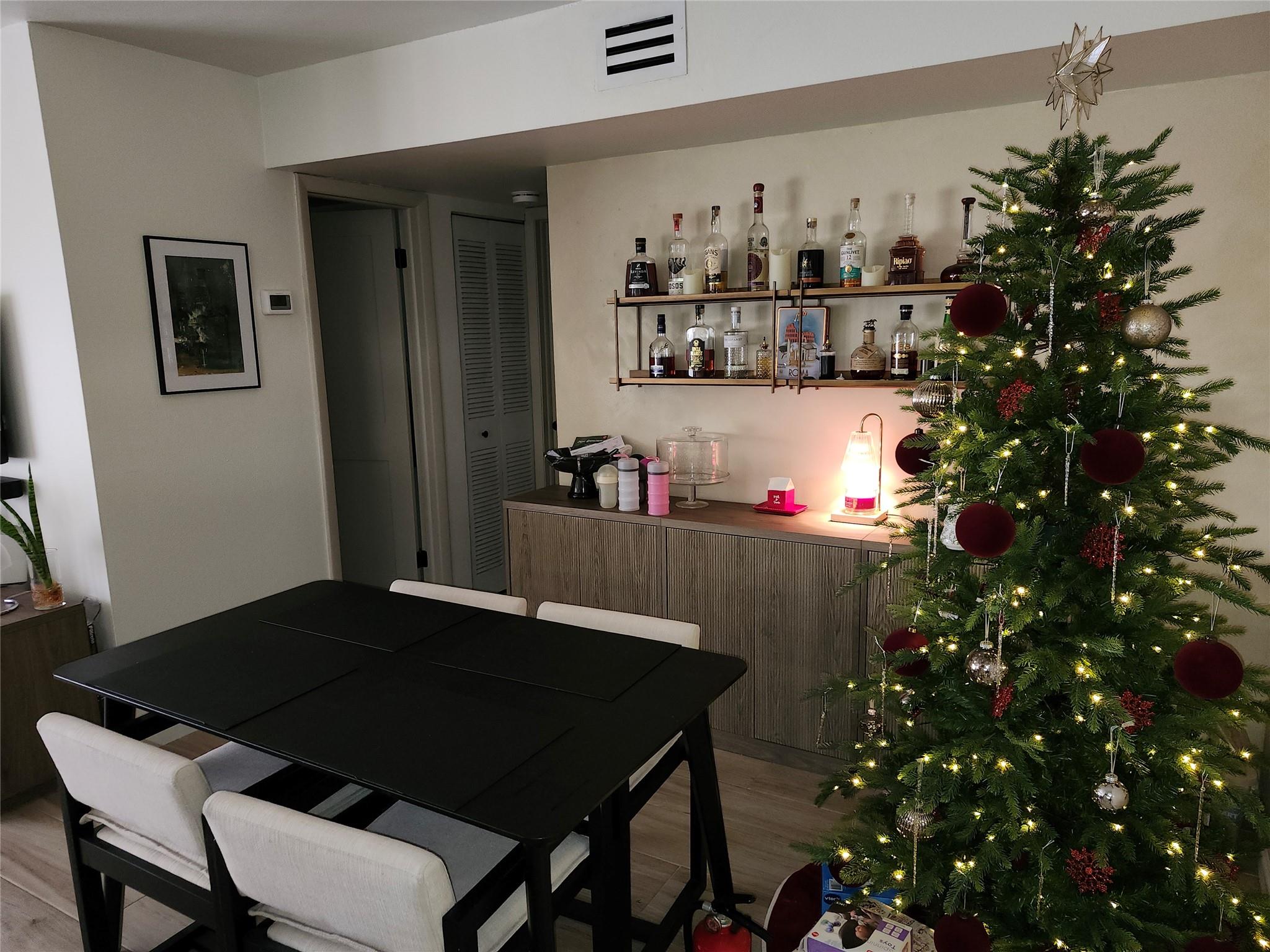 WINDING LAKE - Residential Lease