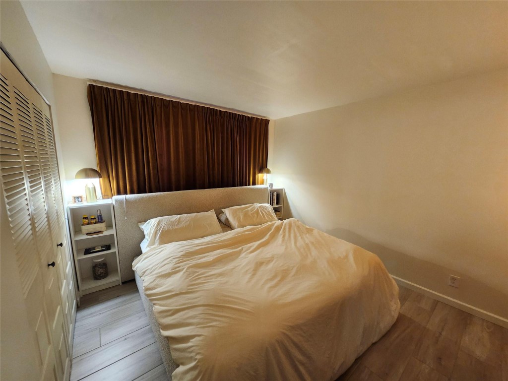 WINDING LAKE - Residential Lease