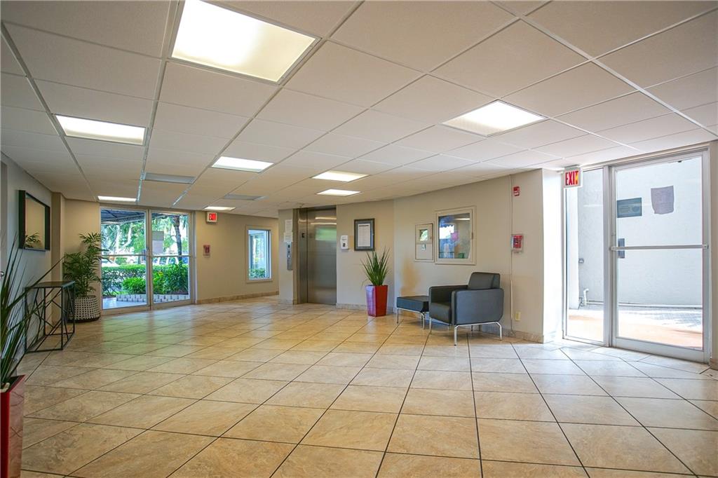 18th HOLE AT INVERRARY - Residential