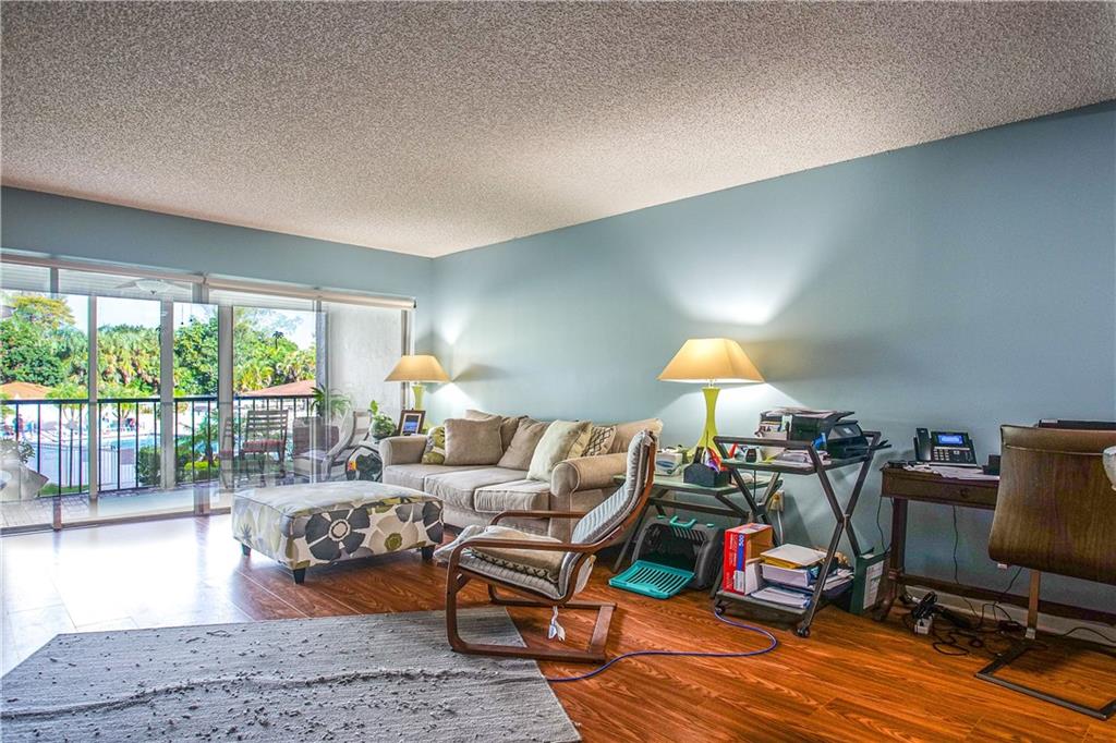 18th HOLE AT INVERRARY - Residential