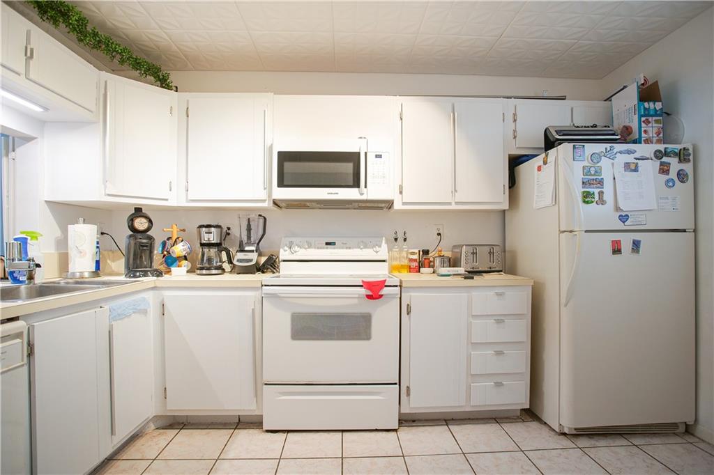 18th HOLE AT INVERRARY - Residential