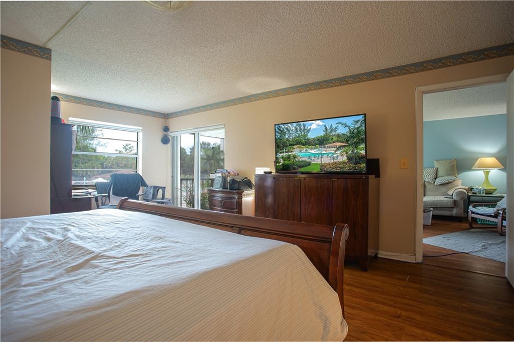 18th HOLE AT INVERRARY - Residential