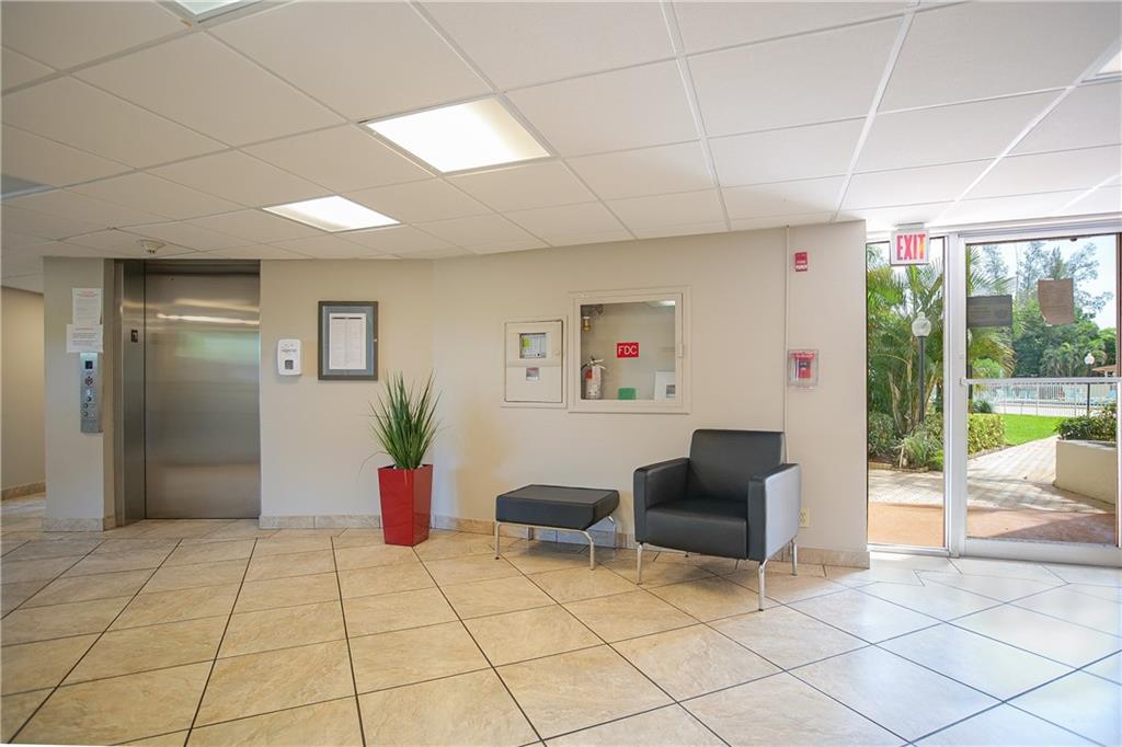 18th HOLE AT INVERRARY - Residential