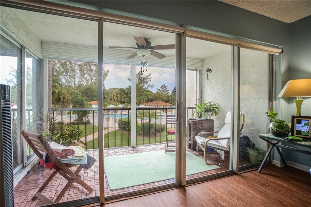 18th HOLE AT INVERRARY - Residential