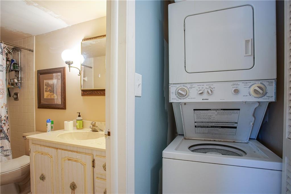 18th HOLE AT INVERRARY - Residential