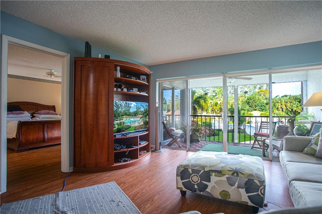 18th HOLE AT INVERRARY - Residential