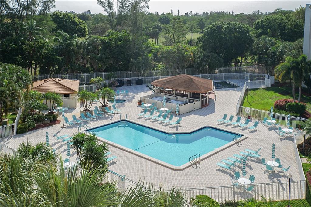 18th HOLE AT INVERRARY - Residential