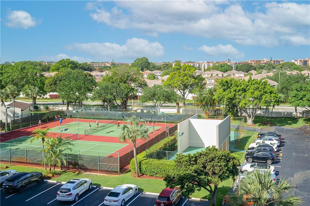 18th HOLE AT INVERRARY - Residential