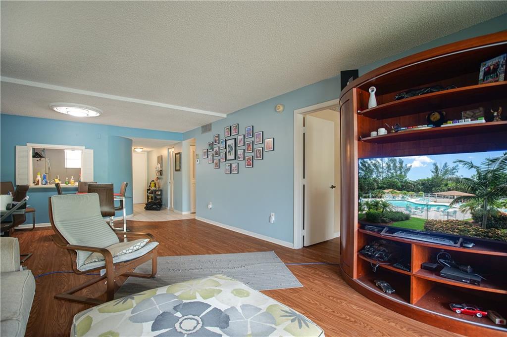 18th HOLE AT INVERRARY - Residential