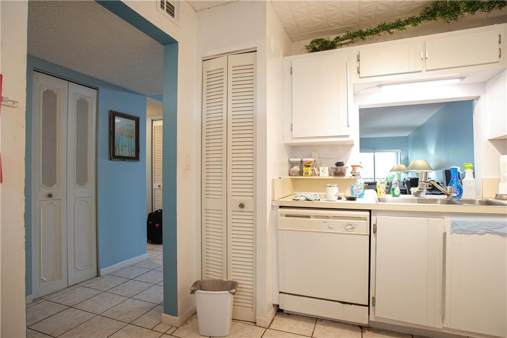 18th HOLE AT INVERRARY - Residential