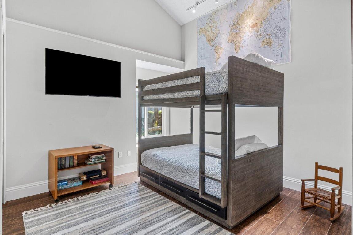 RIVER - Residential Lease