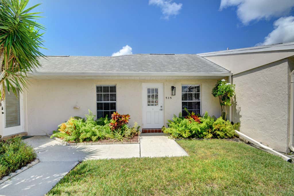 Photo of 535 Franconia Circle, Lake Worth, FL 33467 (MLS # R10954818)