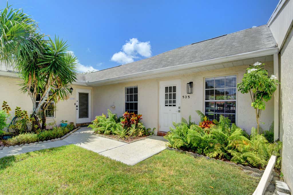 Photo of 535 Franconia Circle, Lake Worth, FL 33467 (MLS # R10954818)