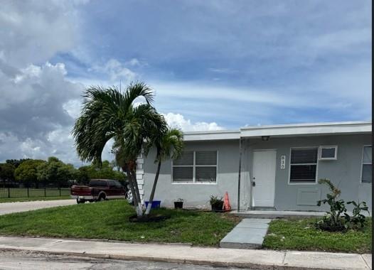 A fully renovated 2 bed 1 bath beautiful home at City of Lake Worth Beach. It's close to school, and downtown, minutes to the beach, and easy access to I-95. Come and grave before it's gone.