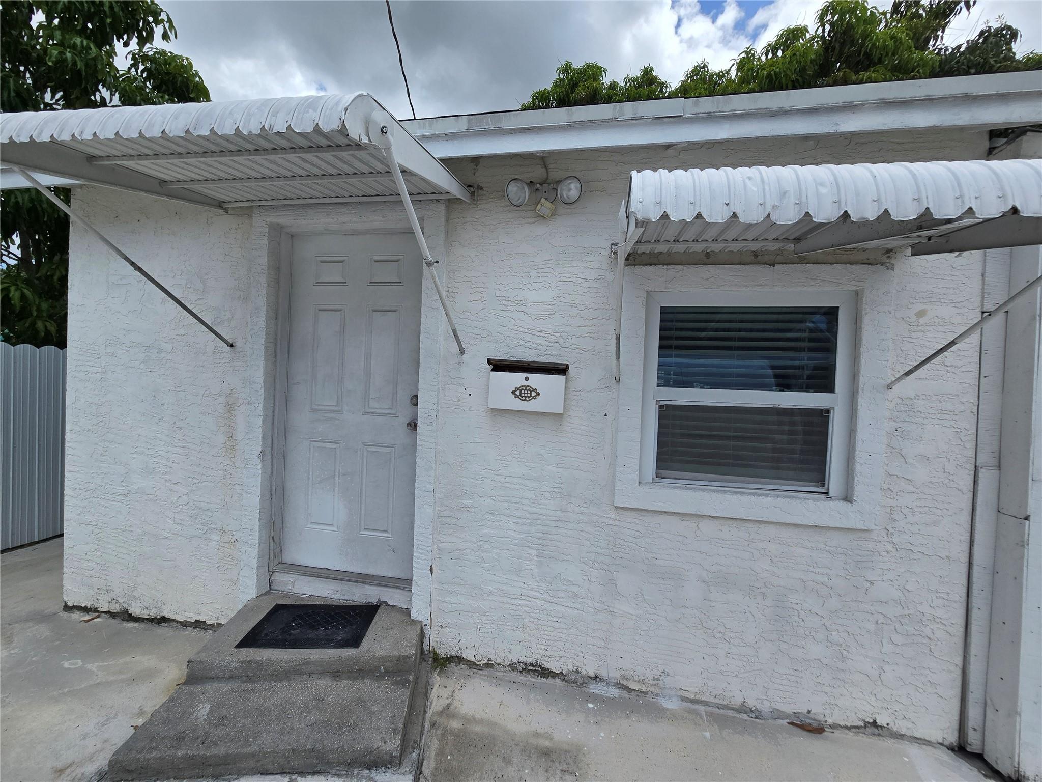 Well laid out efficiency with massive Full kitchen and Bathroom. Building is separate from main house. Located off of Davie Boulevard in Fort Lauderdale. One car allowed no more than 2 people. Available immediately. Can be rented Furnished or unfurnished. No pets allowed. Water and electricity included! Ready Immediacy! First, and Security. $75 application fee per adult. Must have a minimum of $3,300 in verifiable Gross income per month for at least the last 60 days.