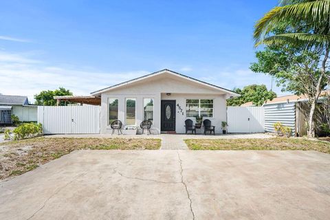 4571 Weymouth Street Lake Worth FL 33463