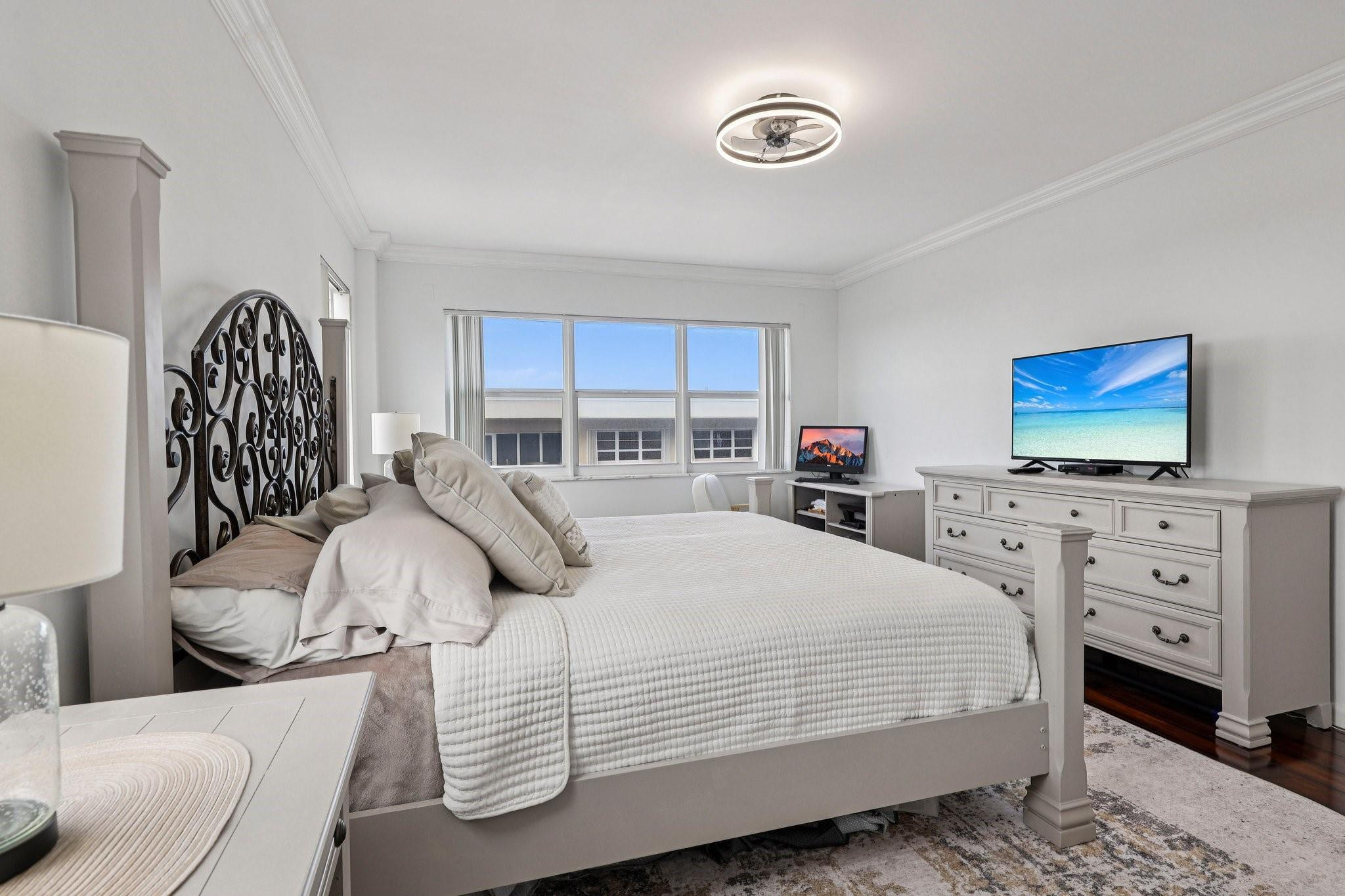 SEA MONARCH - Residential