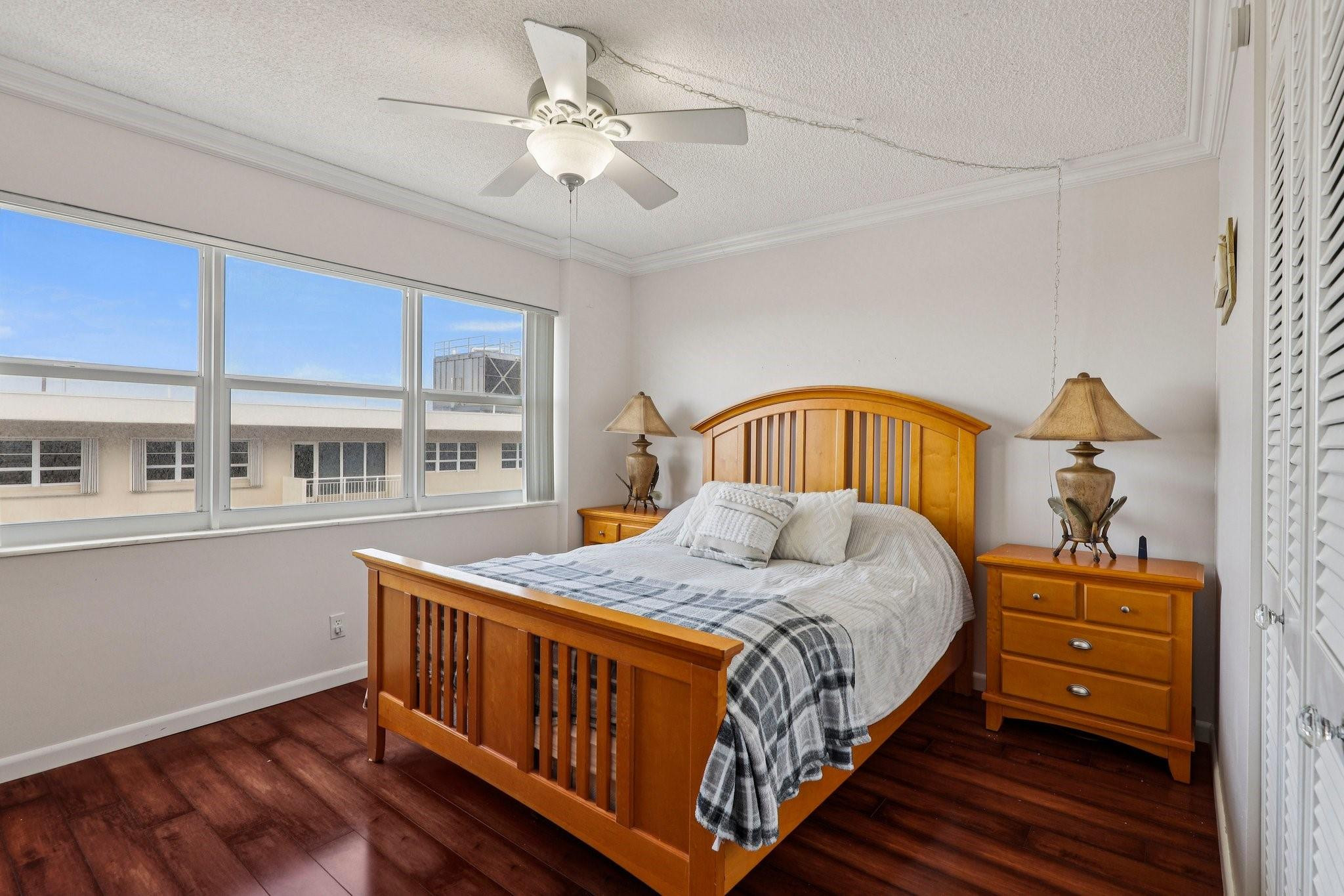 SEA MONARCH - Residential