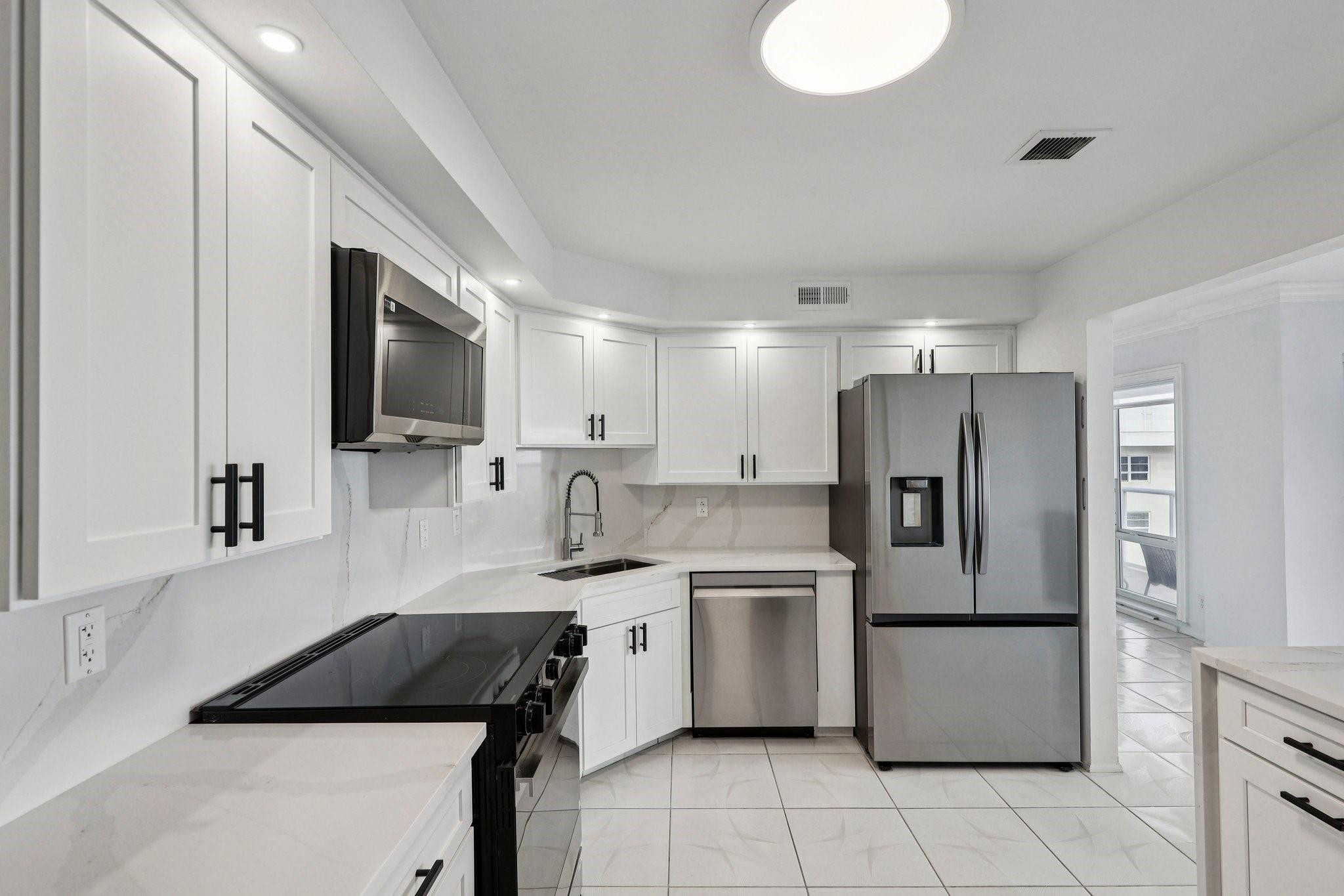 SEA MONARCH - Residential