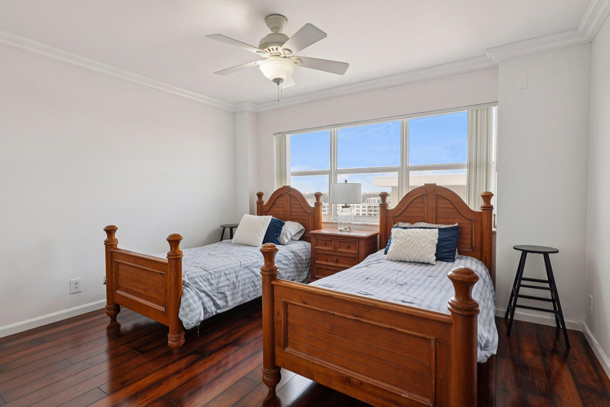 SEA MONARCH - Residential