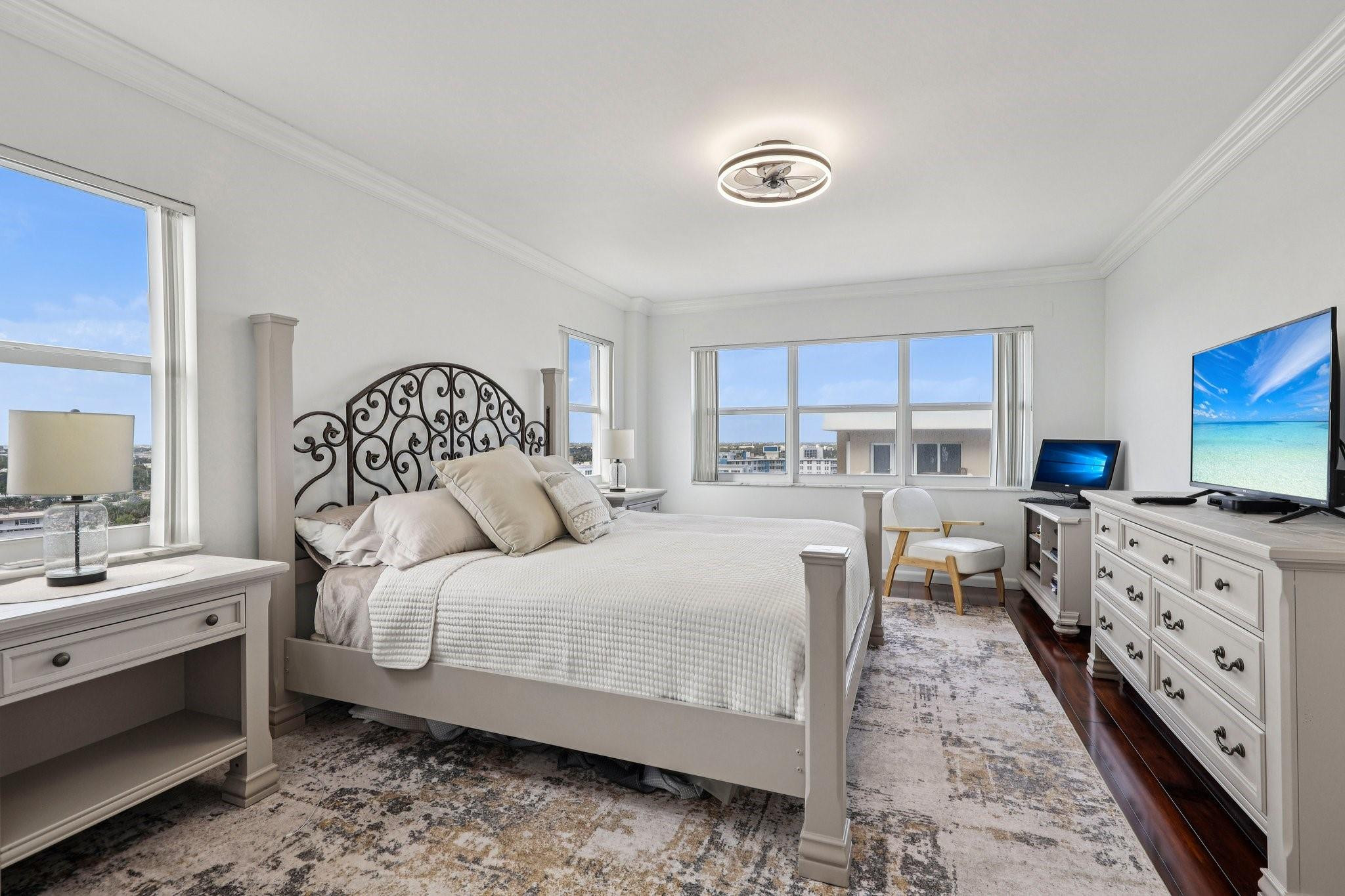 SEA MONARCH - Residential