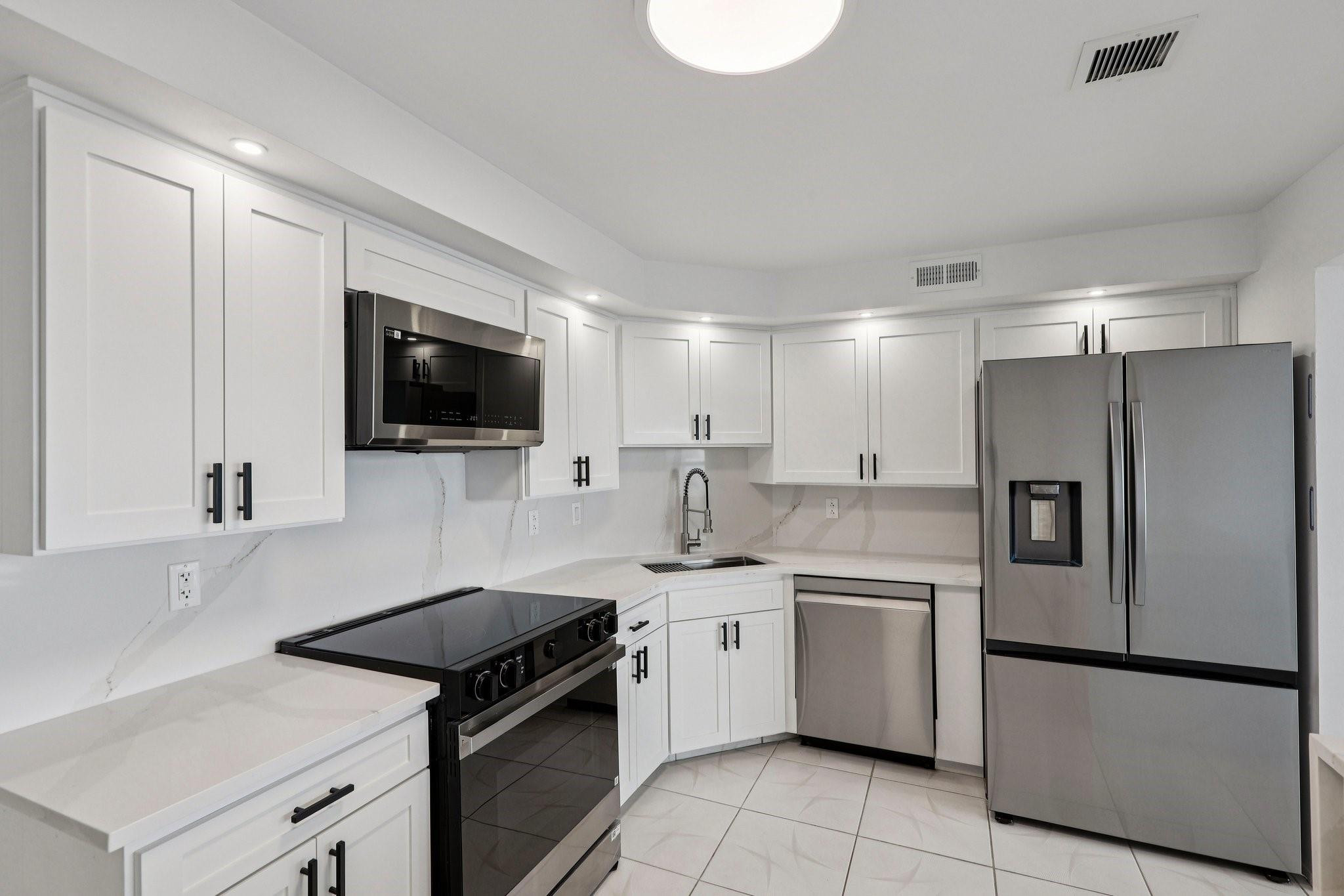 SEA MONARCH - Residential