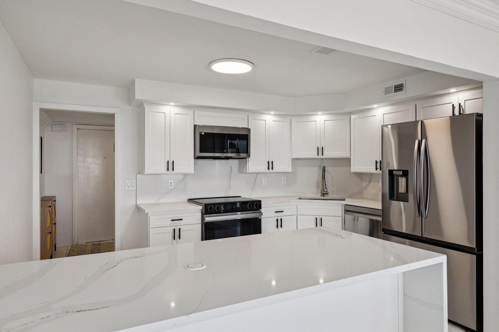 SEA MONARCH - Residential