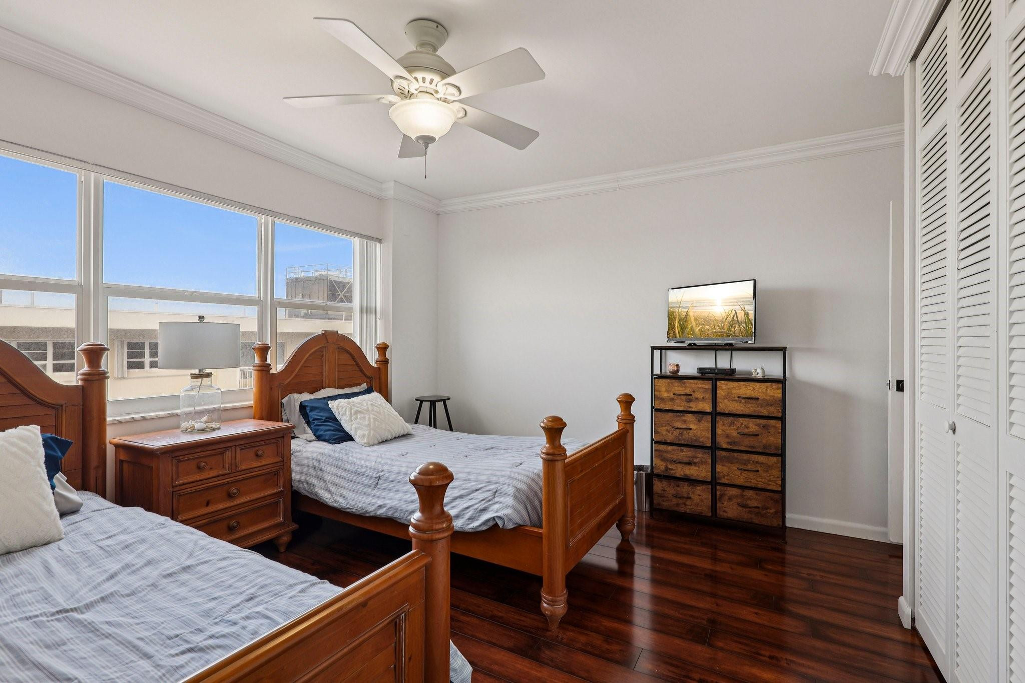 SEA MONARCH - Residential