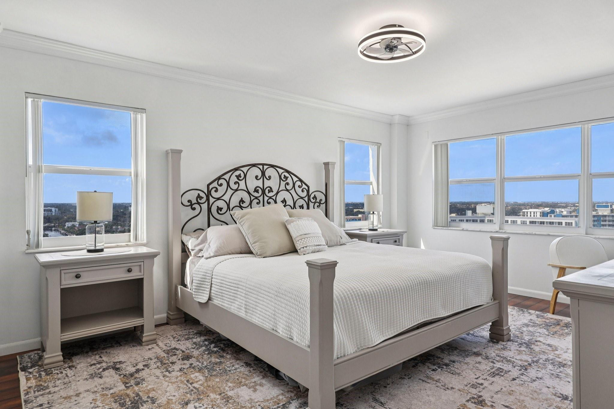 SEA MONARCH - Residential