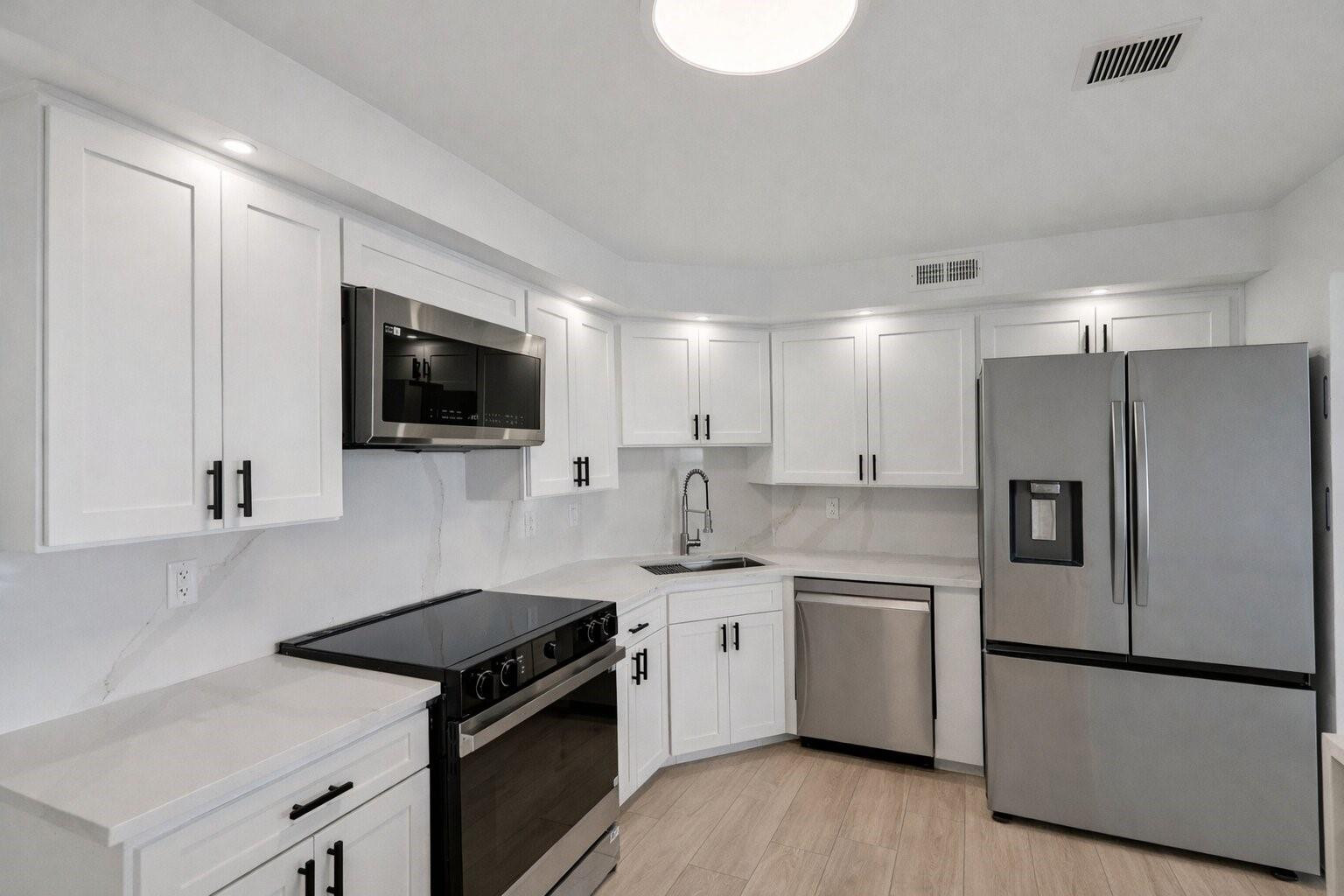 SEA MONARCH - Residential