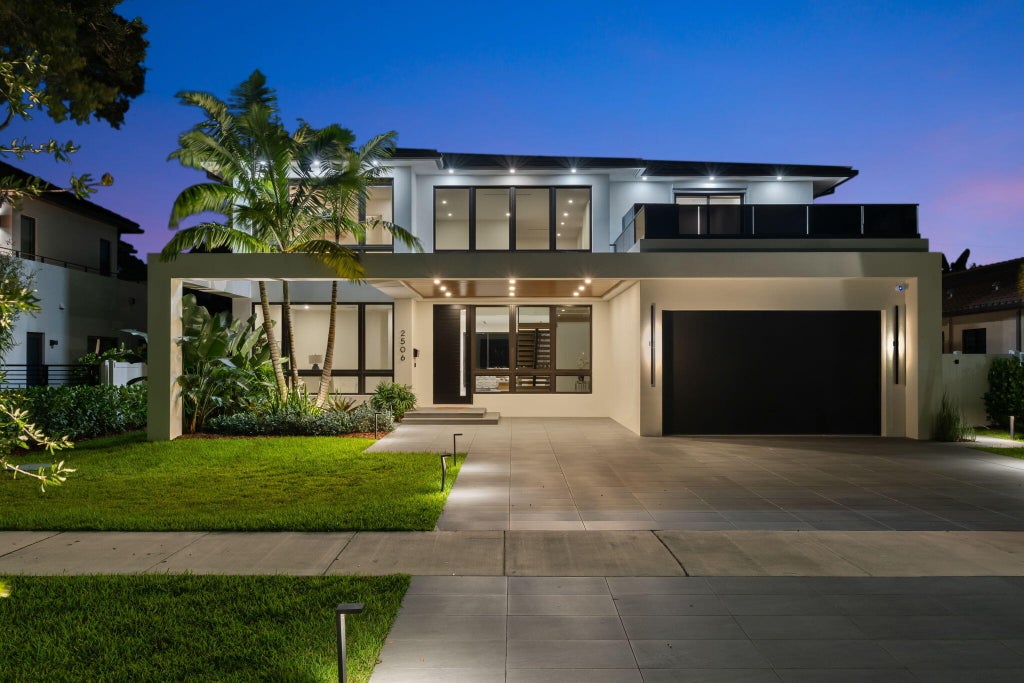 Photo of 2506 NE 14TH Street, Fort Lauderdale, FL 33304 (MLS # B26063098)