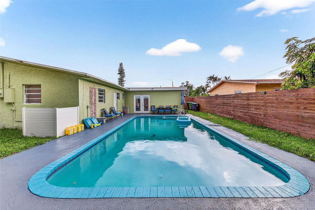 Photo of 640 SW 28th Way, Fort Lauderdale, FL 33312 (MLS # F10523898)