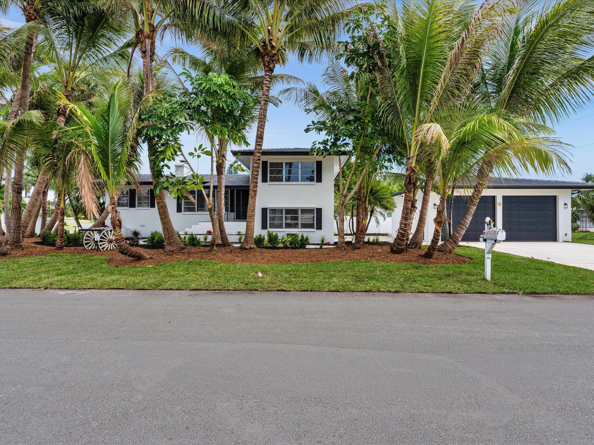702 S RIVERSIDE Drive