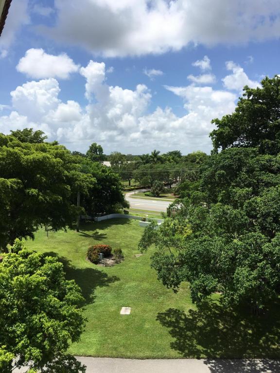 ST TROPEZ CONDO - Residential