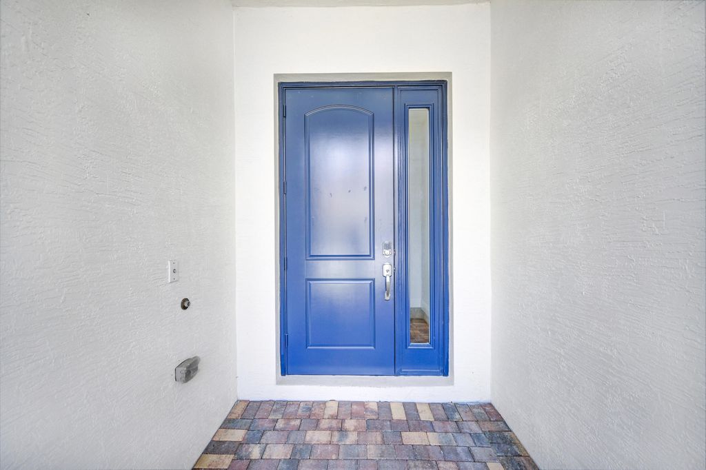 Photo of 5146 Hamilton Court, Palm Beach Gardens, FL 33418 (MLS # R10991671)