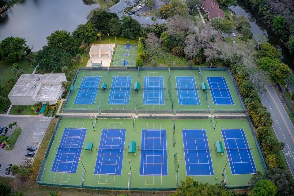 BAYWOOD VILLAGE II-C COND - Residential